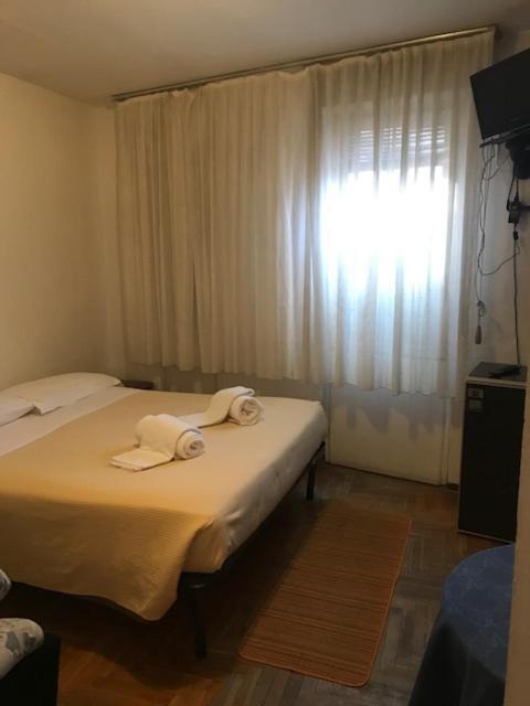Hotel Carillon Ponte Tresa Exterior foto